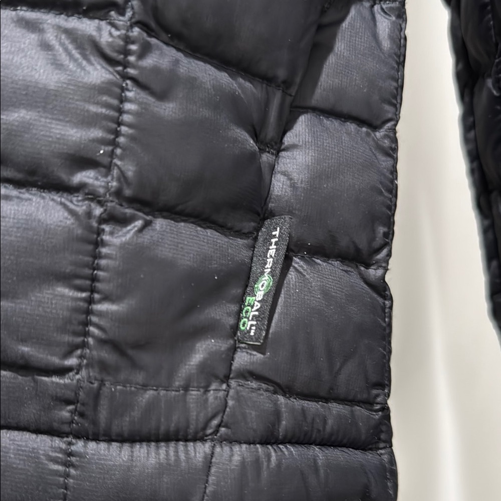 The North Face Thermoball Light Weight Puffer - Picture 4 of 8